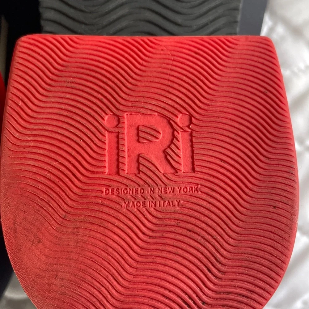 iRi WES‎ I Black Red Low Top Sneaker Women's Size 39 (US 9)